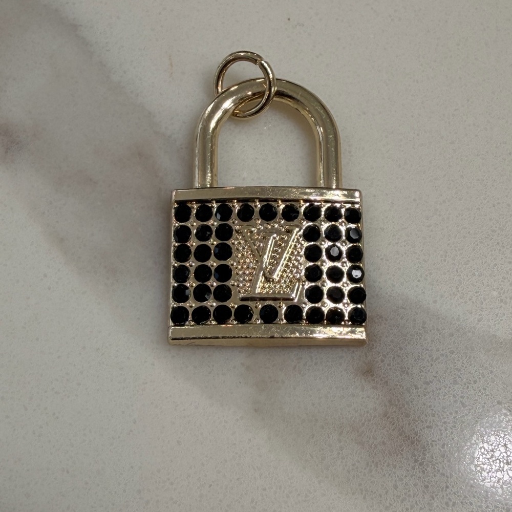 Zipper pull charm